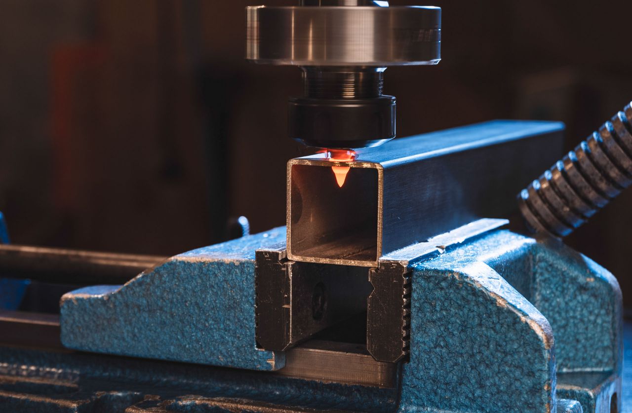 Flowdrill-Fließbohrer