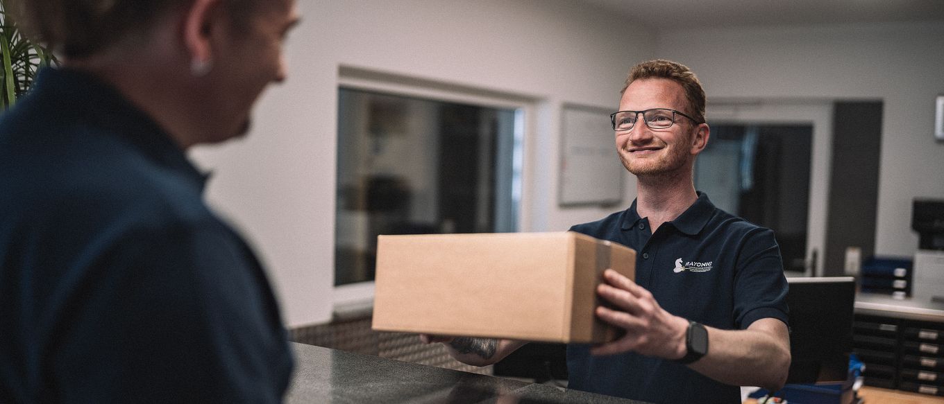 Logistik Paket Rayonic